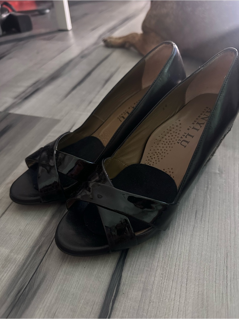 Anyi Lu Black Patent Leather Peep Toe Wedge Heels – Made in Italy